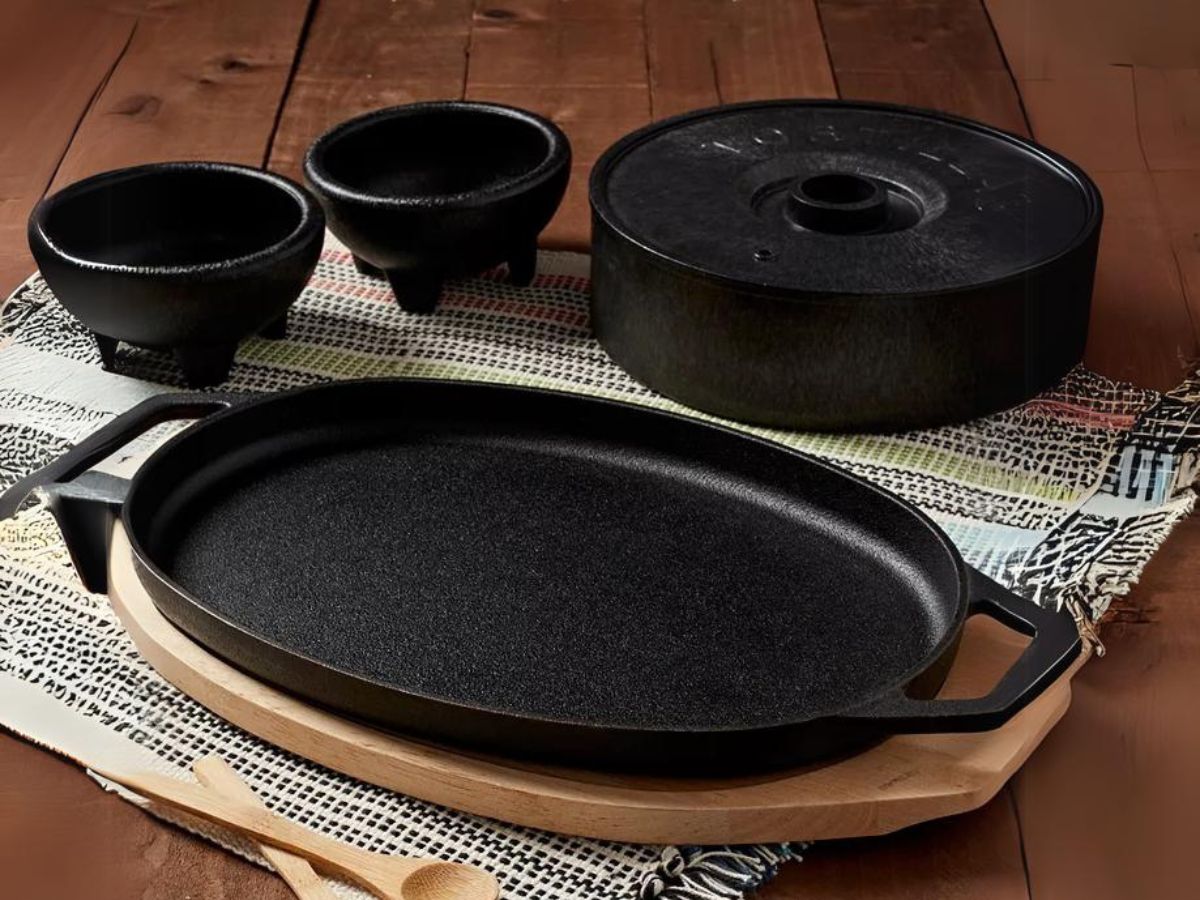 Cast Iron Fajita Pan & Accessories Set JUST $19.99 on Macys.com (Reg. $62)