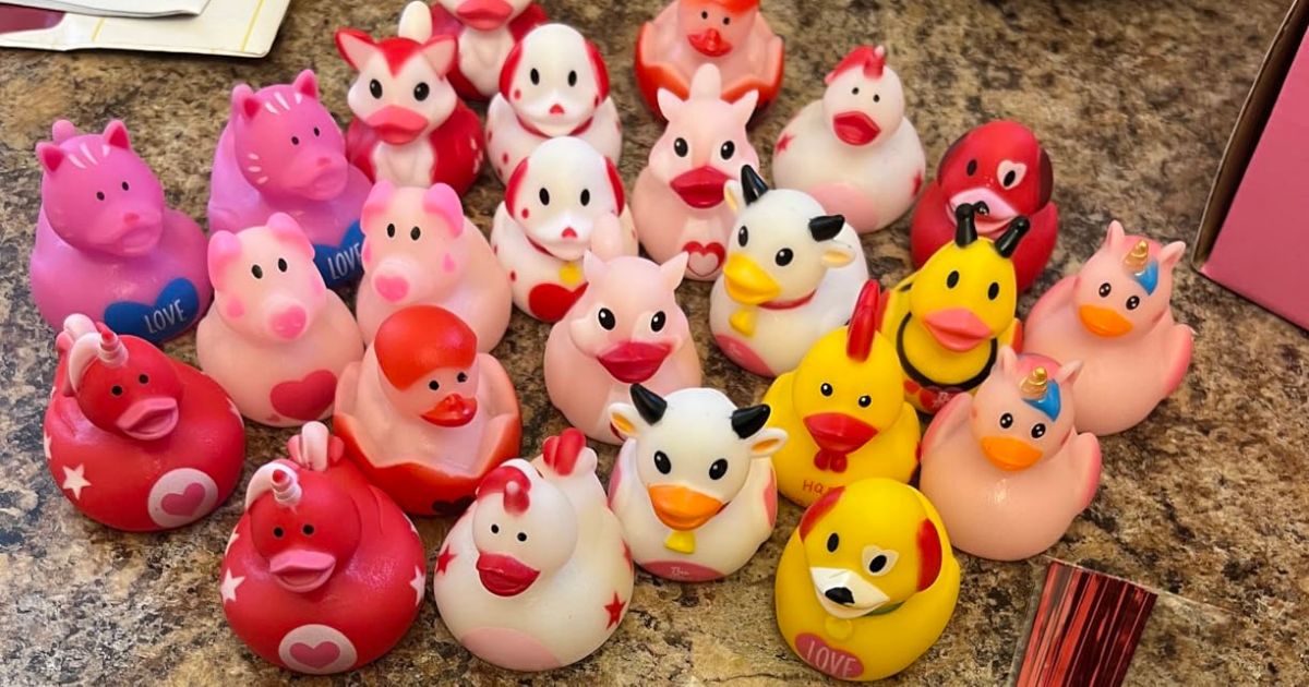 Valentine’s Day Rubber Ducks 24-Pack Only $16.99 on Amazon (Includes Gift Tags)