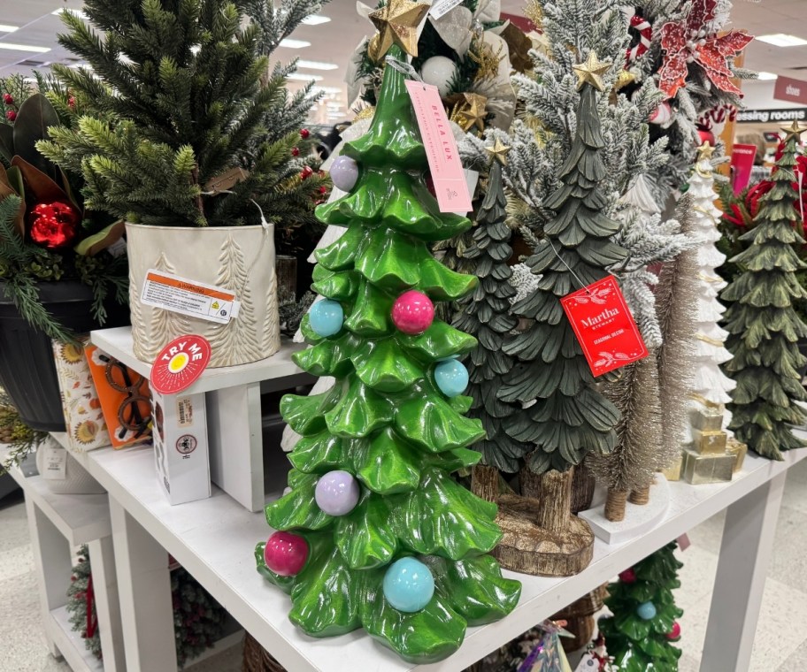 a green christmas tree sculpture