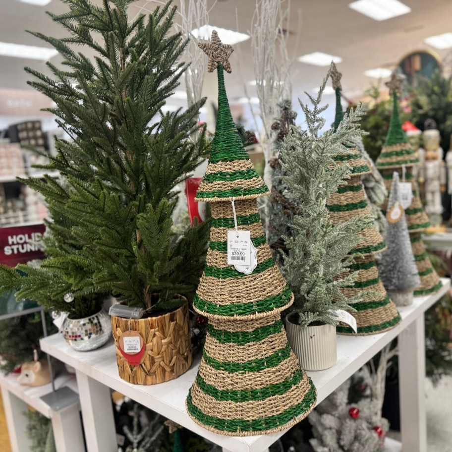 a juste. rope christmas tree