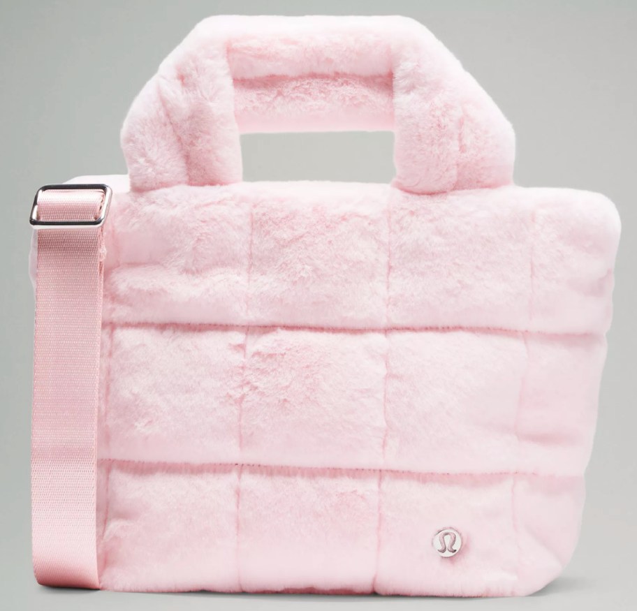 stock imag of lululemon fleece bag in Strawberry Milkshake