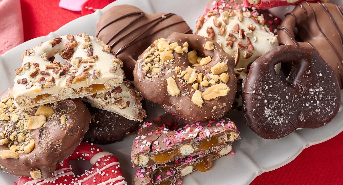 KANDYTOWN 詰合せ Landies Candies 12-Piece Valentine's Day Stuffed Pretzels from