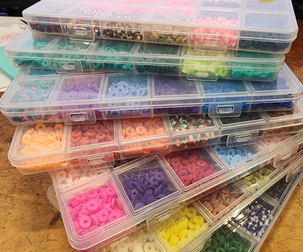 Bracelet Making 6-Box Kit ONLY $8.49 on Amazon (Regularly $17) | Includes 15,000 Pieces