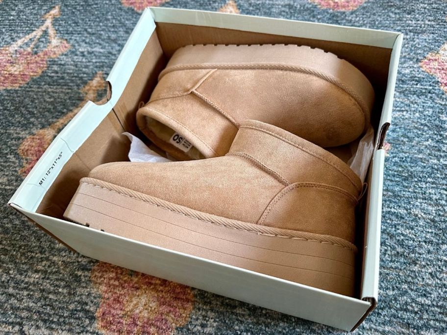 A shoebox with Kohl's Sierra Platform Boots inside