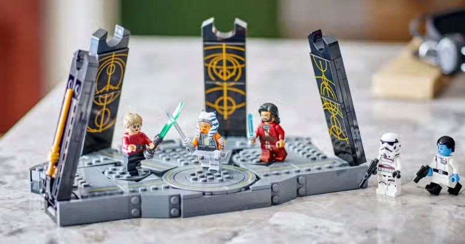 LEGO Ahsoka Tano's Duel on Peridea set