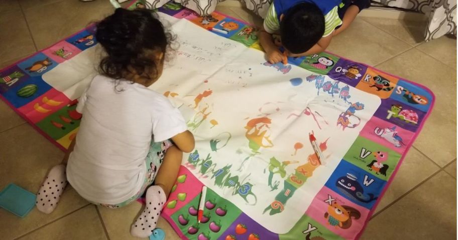 kids drawing on Water Doodle Mat