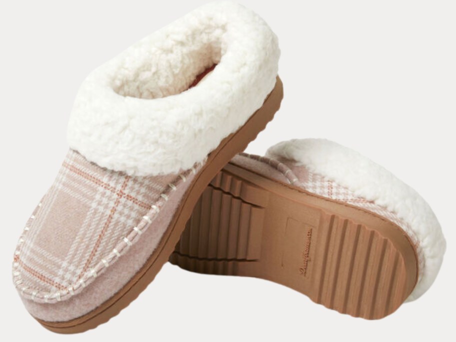 women's Dearfoams clog slipper shoes in a pink plaid with faux shearling around the opening