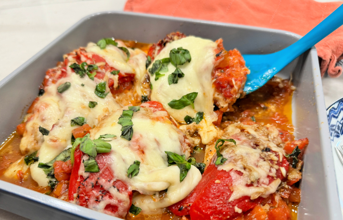 Compile Cheesy Bruschetta Chicken in Less Than 10 Minutes!