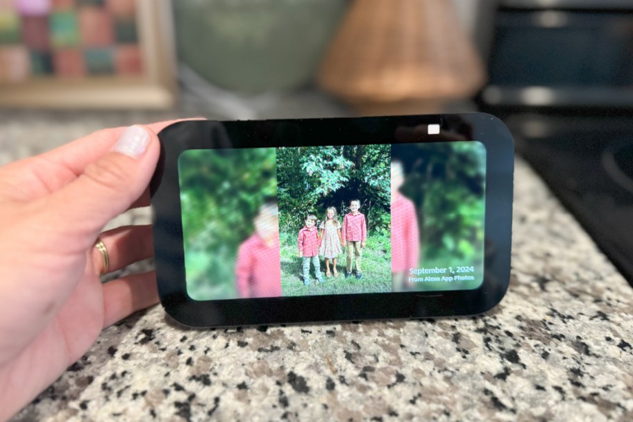 hand holding echo show 5 with picture on screen