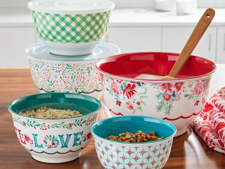 pioneer woman mixing bowls on table