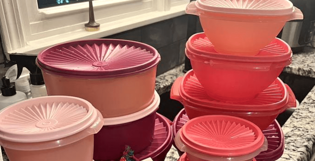 Tupperware pink set 