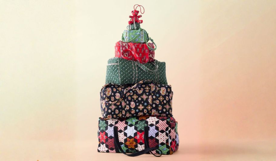Woohoo! 25 Will Win a $200 Gift Card to Vera Bradley in Today’s Christmas Giveaway