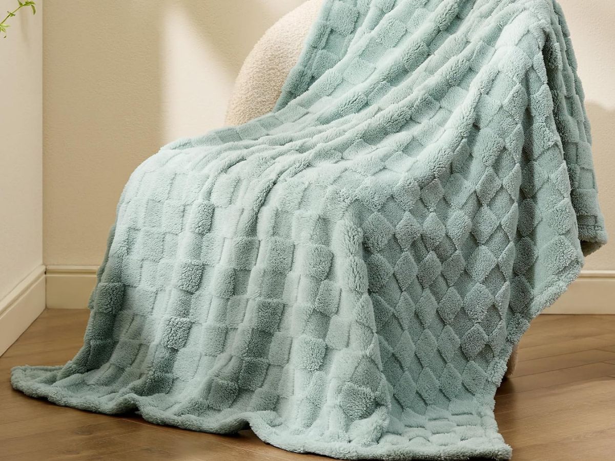 Buy 1, Get 1 FREE Bedsure Throw Blankets on Amazon