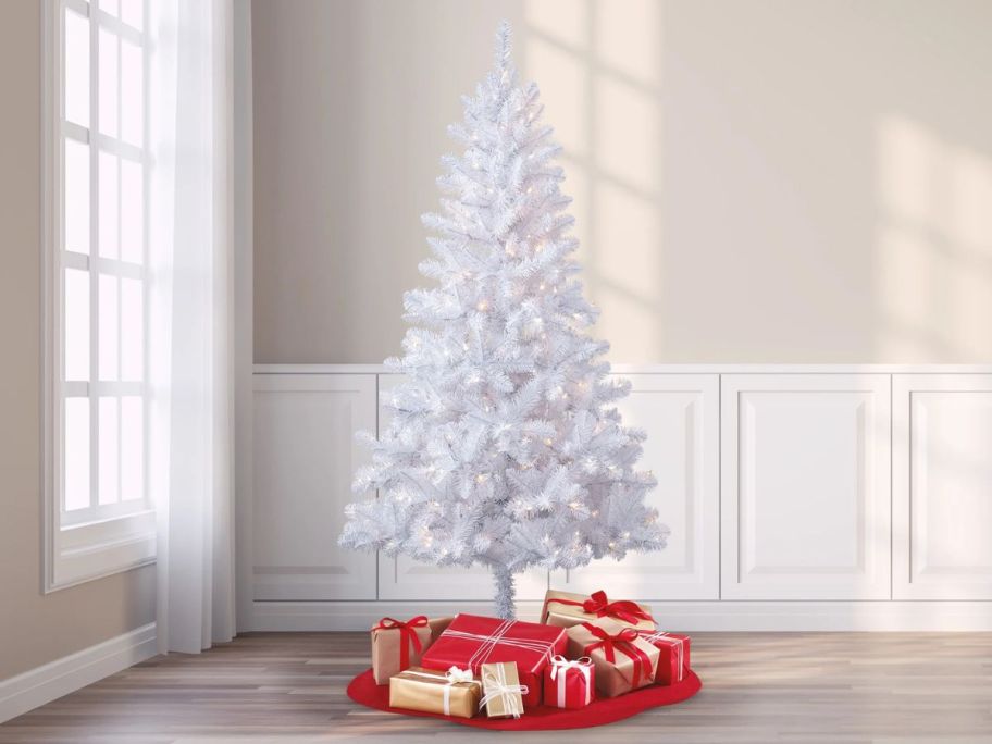 Holiday Time 6.5' Pre-Lit Madison Pine Artificial Christmas Tree stock image