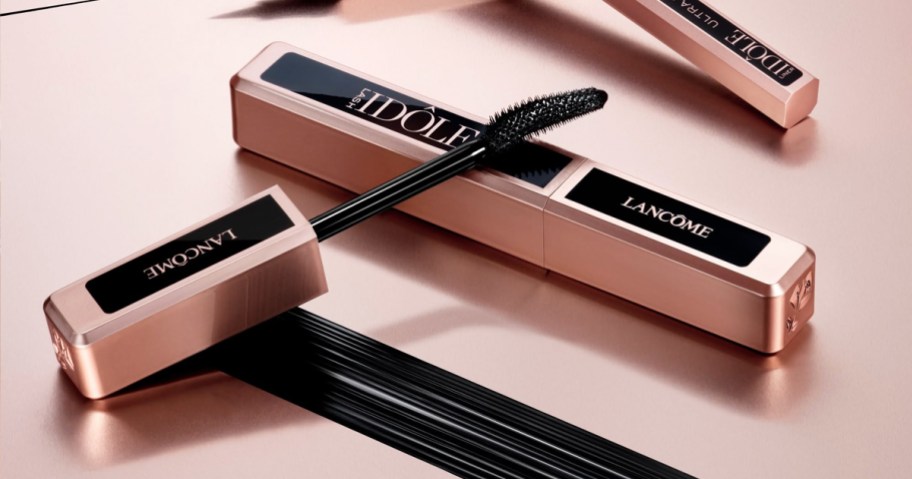 pink and black tube of Lancôme Lash Idôle Mascara