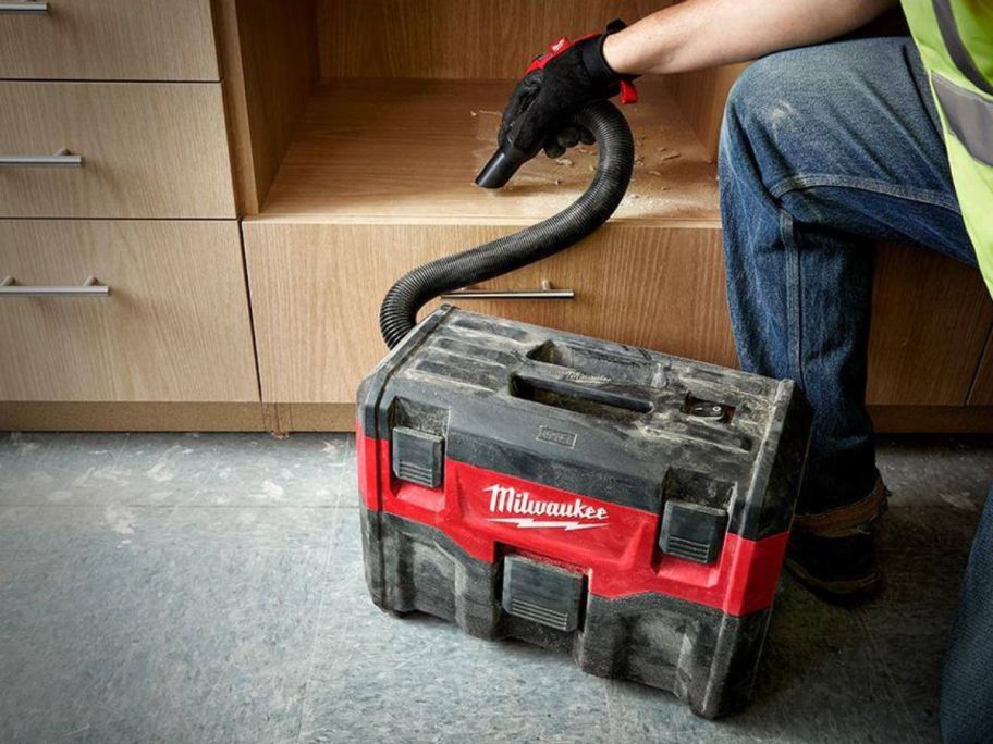 Milwaukee M18 Cordless 2-Gallon Wet/Dry Vacuum w/ 2Ah Battery 