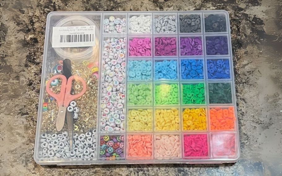 HUGE 6,000-Piece Bracelet Making Kit Only $4.99 on Amazon