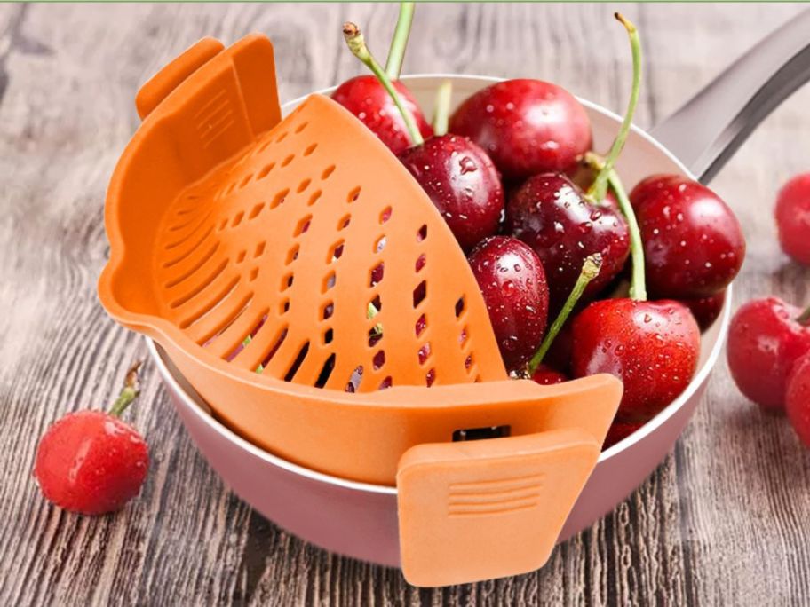 Clip-on Strainer in orange with cherries