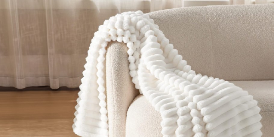 Cozy Throw Blanket Only $8.99 on Amazon (Reg. $22)