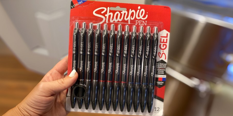 hand holding sharpie pen pack