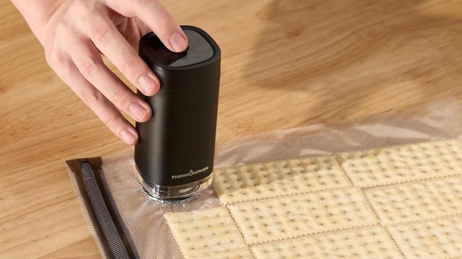 black thermomaven vacuum sealer using a vacuum sealed bag