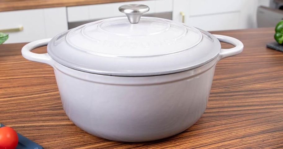 A Gray Nuovvo Dutch Oven