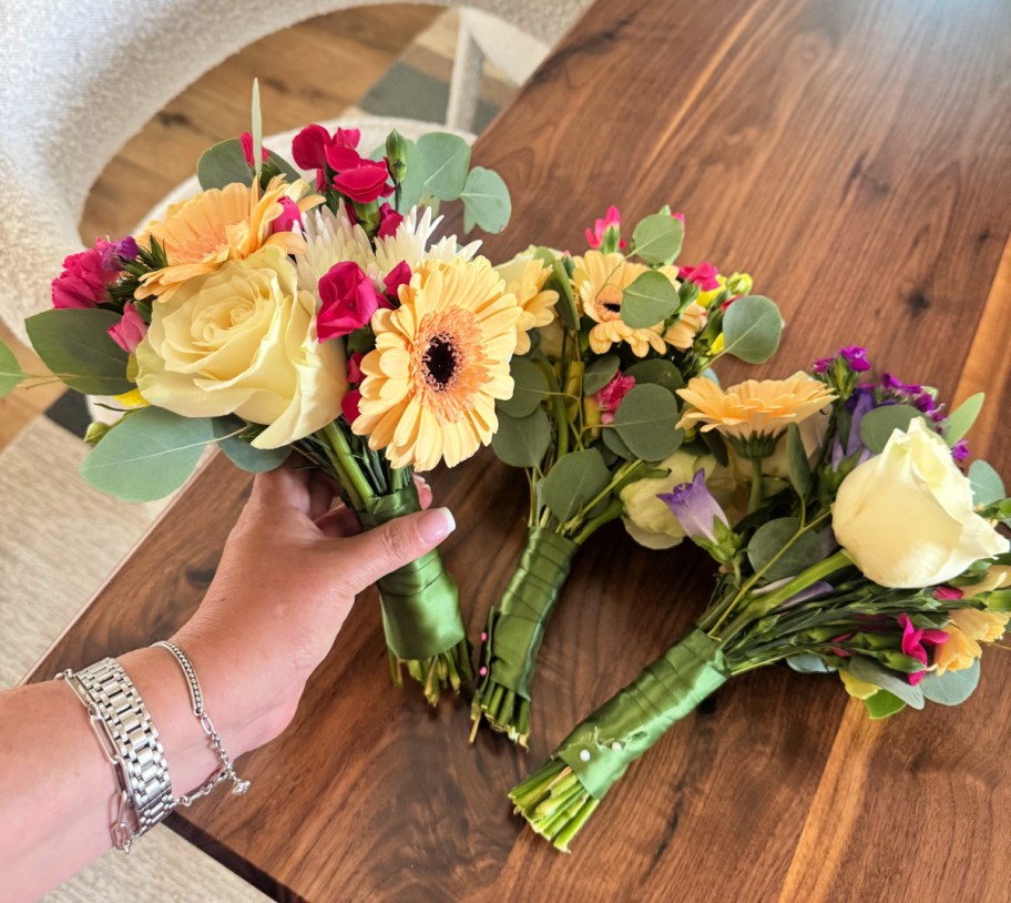 mini fresh flower bouquets using ribbon and floral tape 