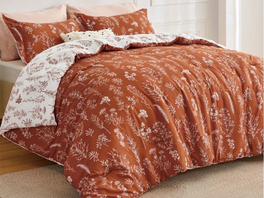 A Bedsure Comforter Set