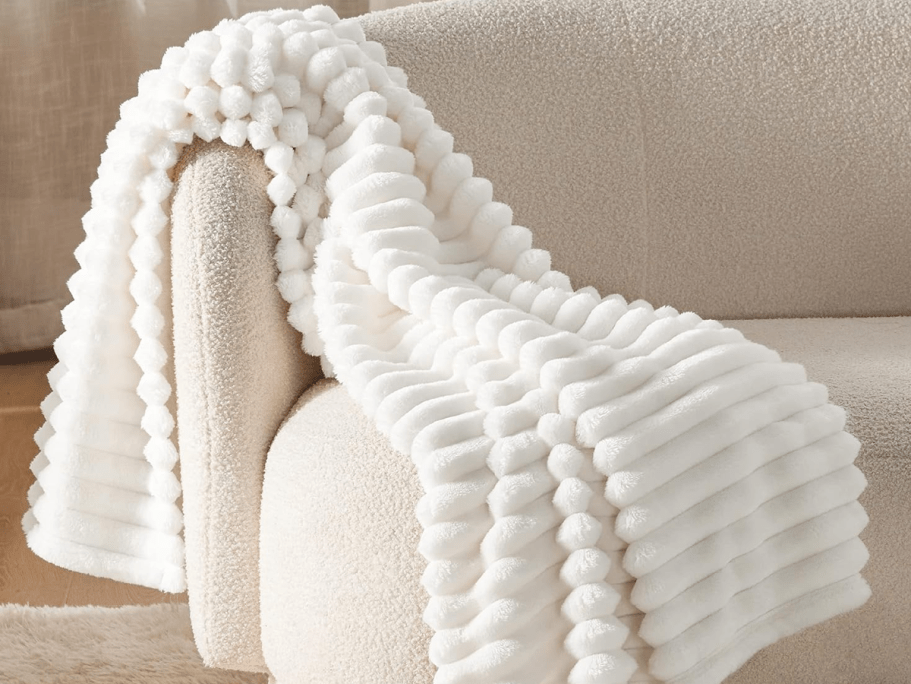 Fleece Throw Blanket Just $7.97 Shipped for Amazon Prime Members (Reg. $17)