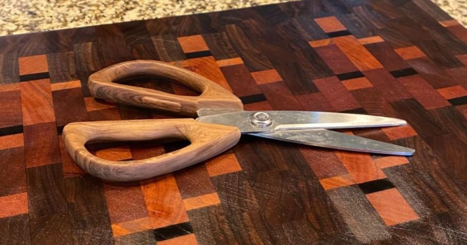 Farberware Kitchen Shears w/ Faux Wood Handle on a cutting board