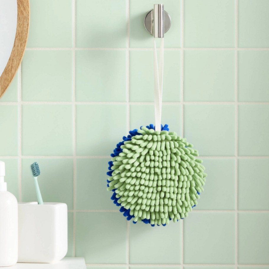 a round blue and green noodle round hand towel