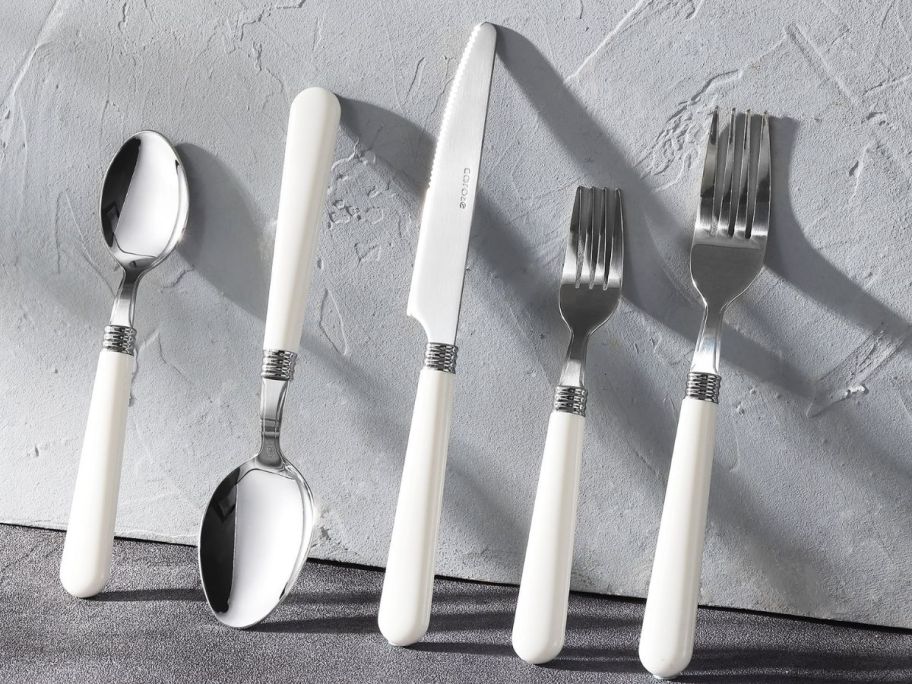 Carote flatware in white