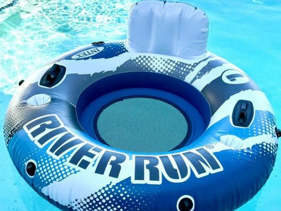 Float with back rest displayed in the water