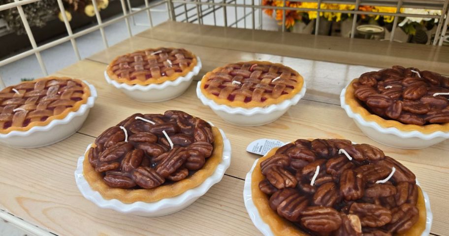 candles that look like pies in a pie plate