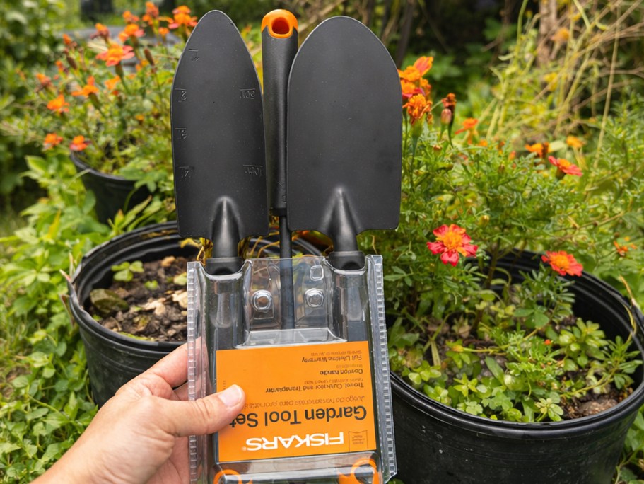 Fiskars 3-Piece Garden Tool Set Just $10.49 on Amazon (Reg. $20)