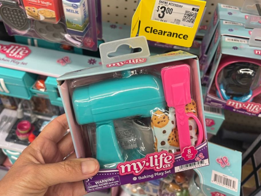 Hand holding a My Lfe as Baking Set