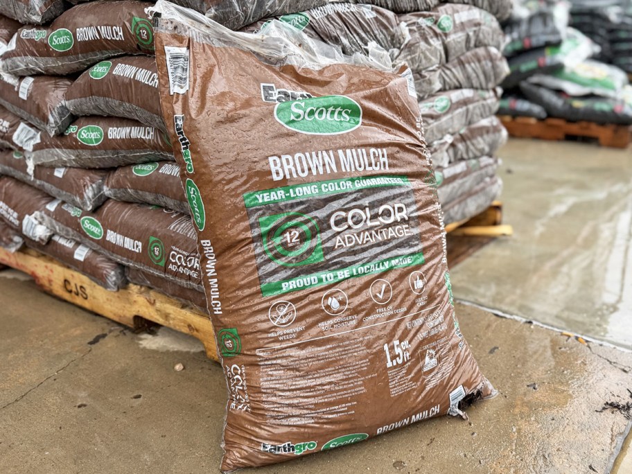 brown bag of Scott's Earthgro Mulch in garden center