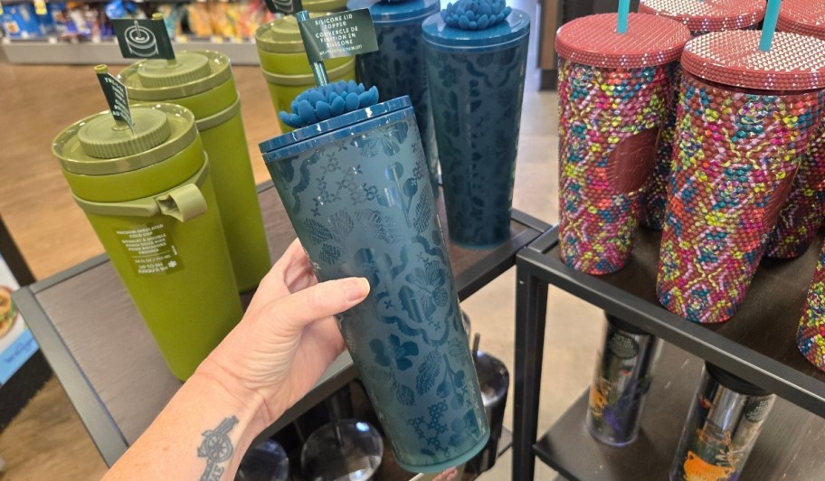 womans hand holding a Navy Floral Cold Cup with Blooming Flower Straw Charm