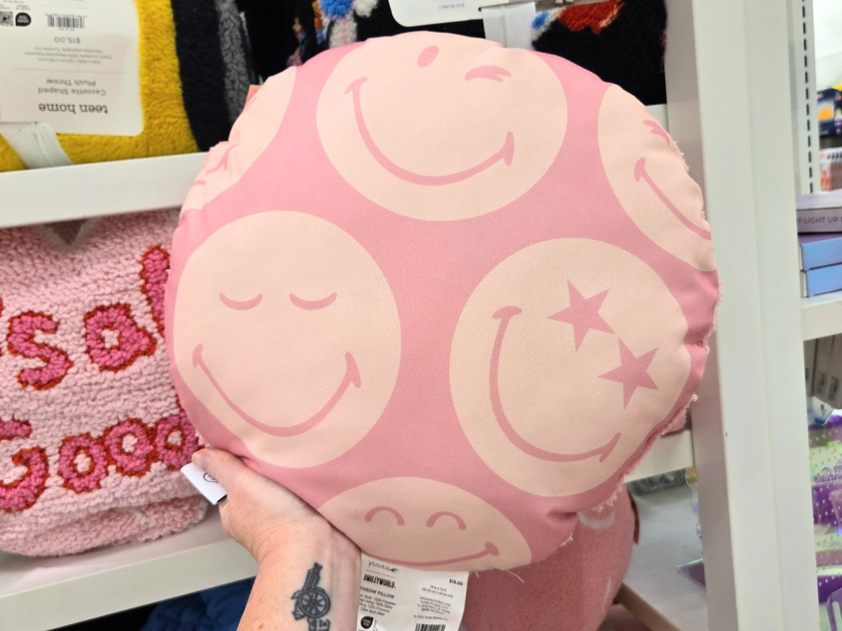 Smiley World スマイリーフェイス　大掛布団、枕カバー大中/1セット New Yoobi SmileyWorld Decor & School Supplies from $2 at Target