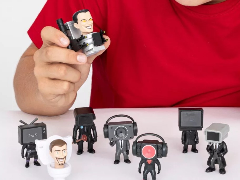 kid playing with Skibidi Toilet mini figures