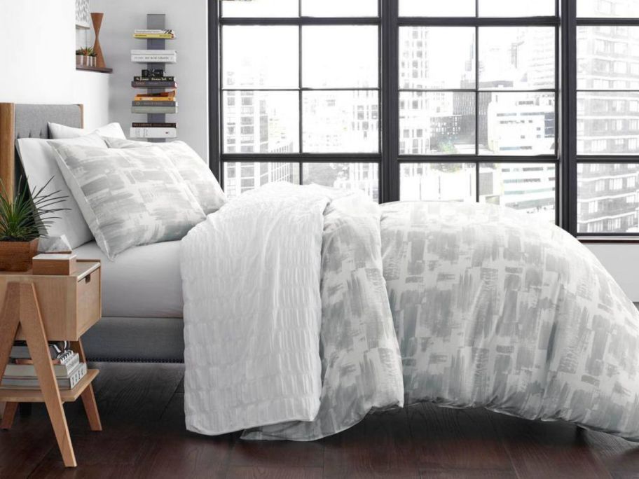 City Scene Aria 2-Piece Gray Geometric Microfiber Twin Duvet Cover Set on bed