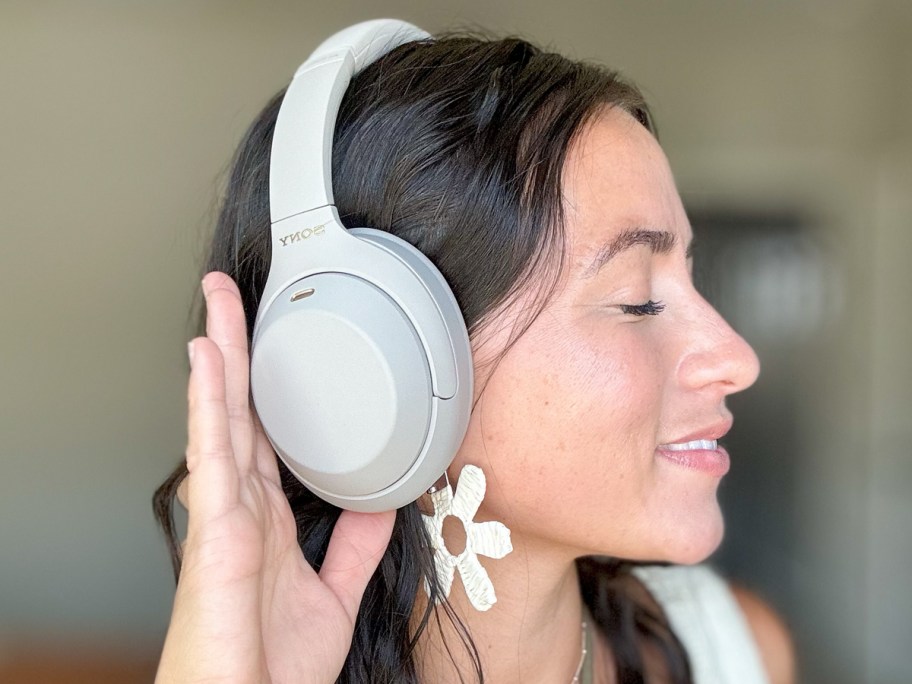 Sony WH-1000XM4 Wireless Premium Noise Canceling Overhead Headphones in Silver