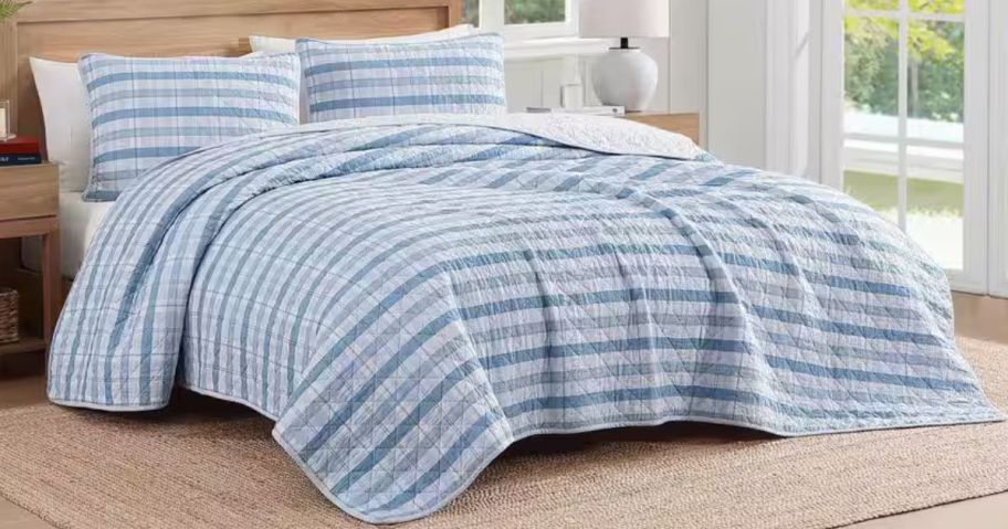 Tommy Hilfiger Dreamy Plaid Light Blue/White/Dark Blue Cotton Quilt Set on bed