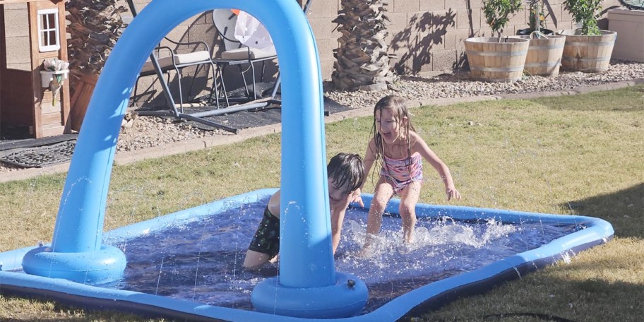 kids playing on blue splash pad 