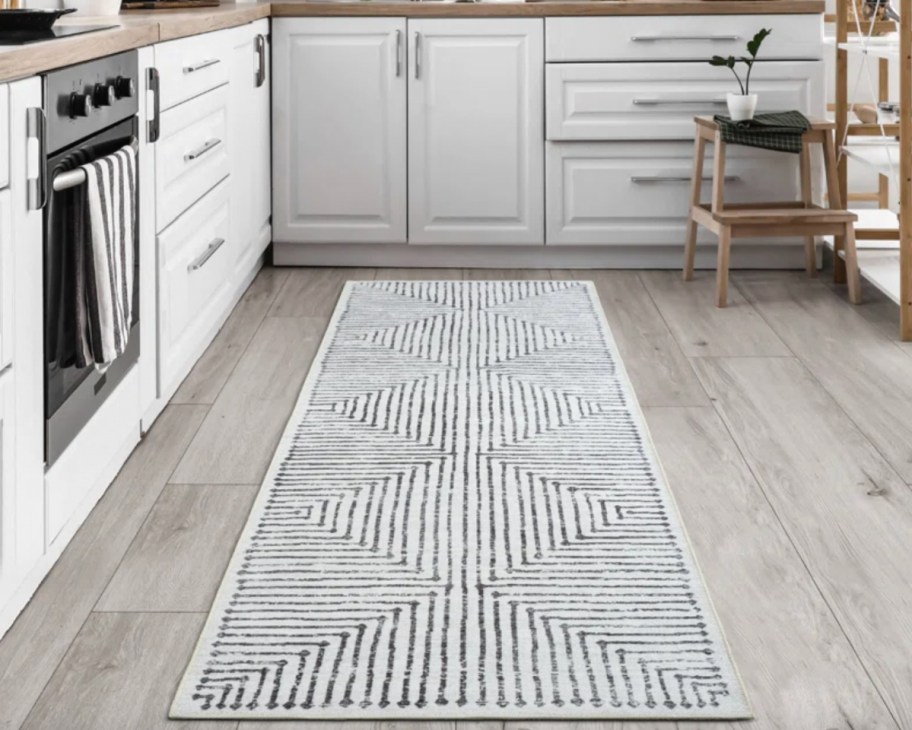 black and white stripe runner
