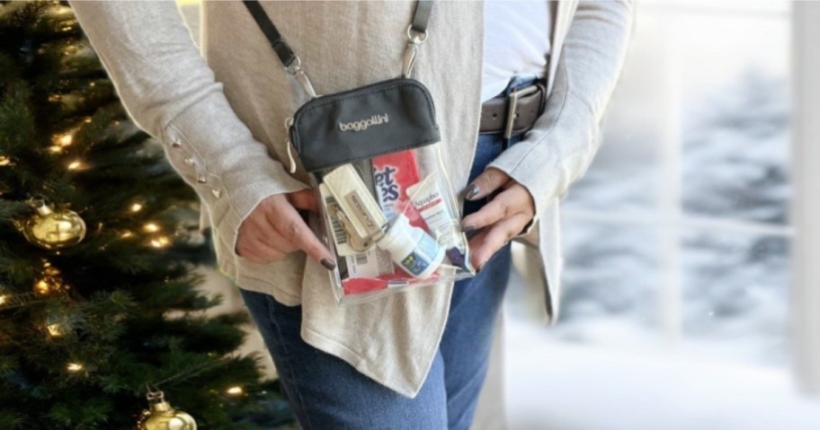 woman wearing clear crossbody baggallini bag