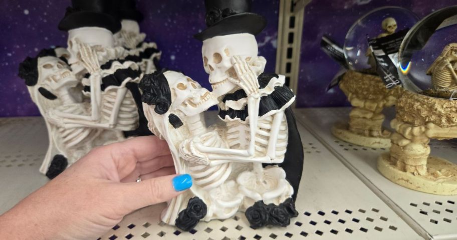 Skeleton figurines embracing