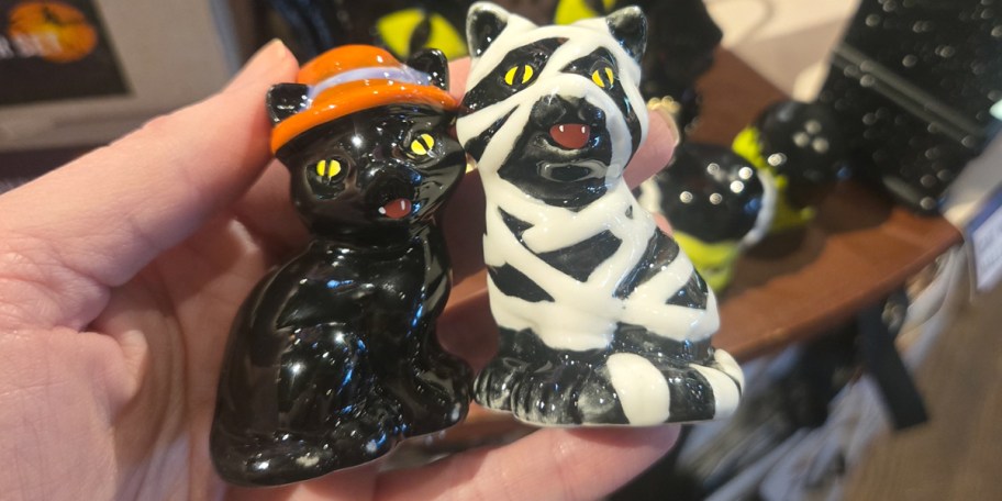 two cat salt and pepper shakers