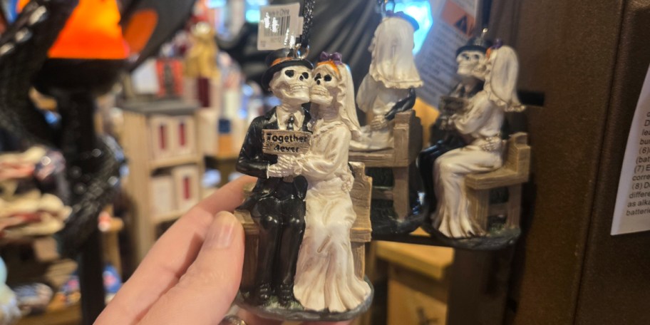 bride and groom skeleton ornament 