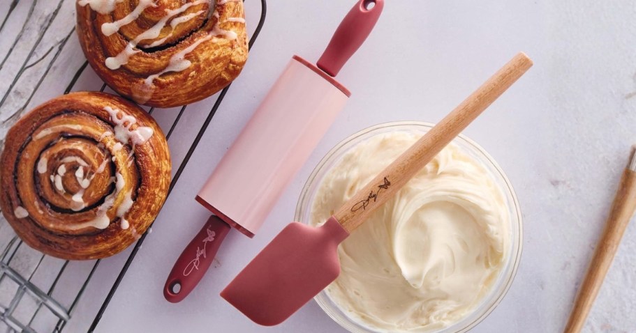 Dolly Parton Mini Spatula & Rolling Pin Set Just $7.50 on Amazon (Reg. $15)
